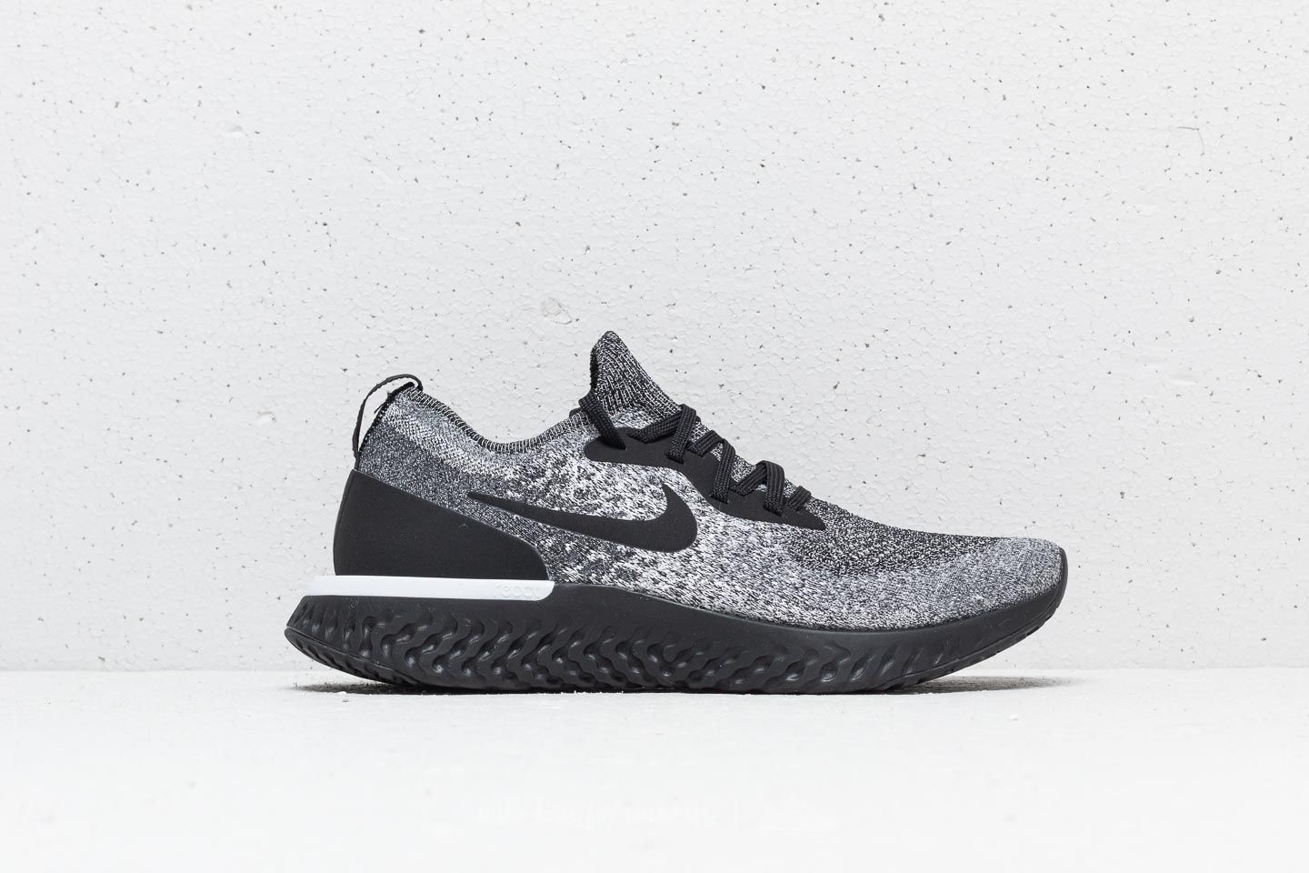 Nike epic react flyknit black white black 2025