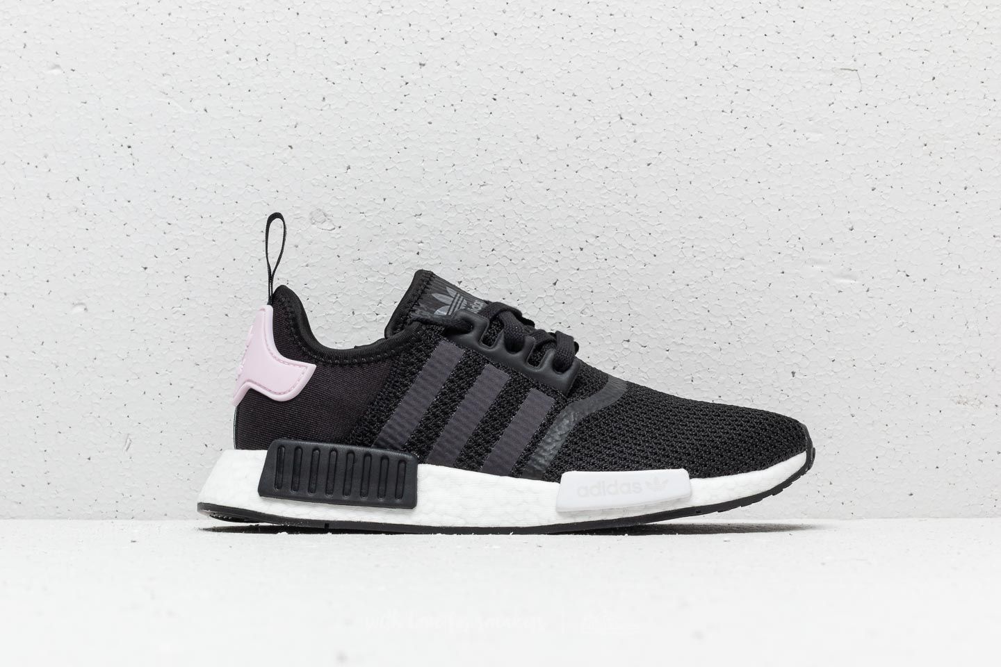Nmd r1 core best sale black clear pink (w)