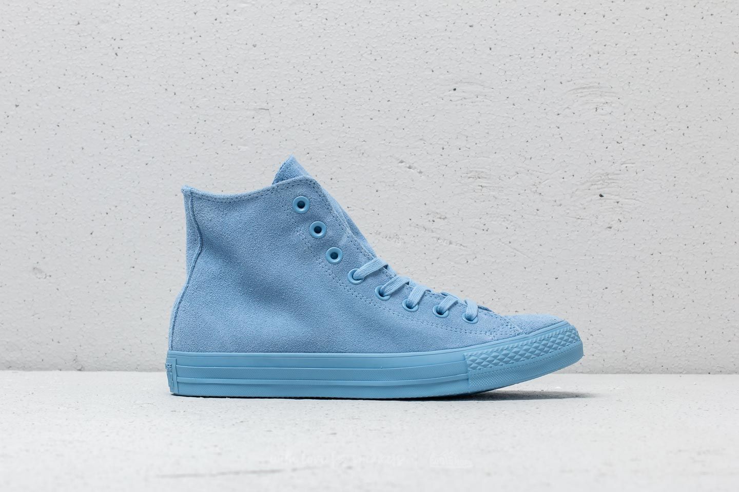 Women's light blue chuck taylors discount