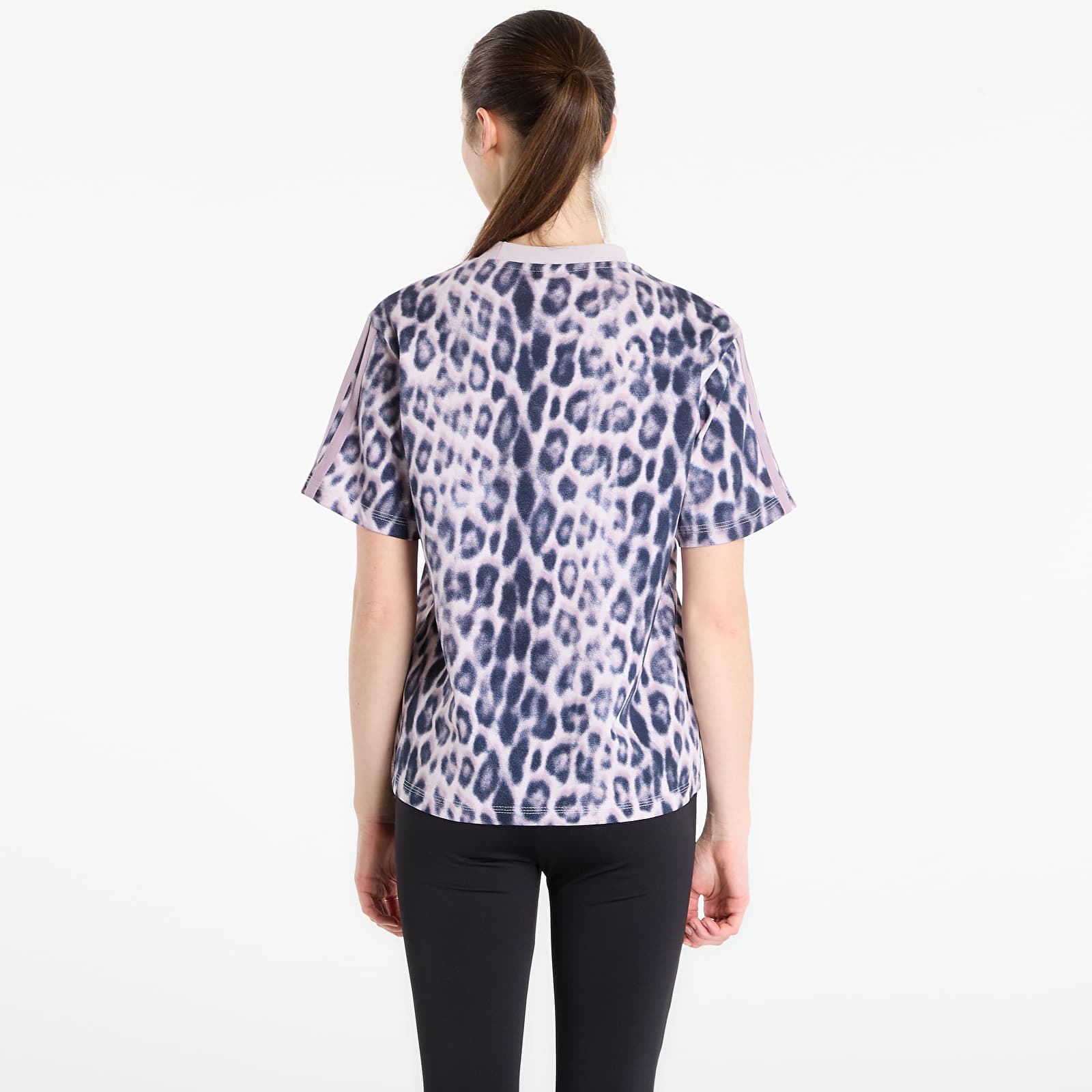 T-skjorter for kvinner adidas Seasonal Essentials Leopard Print T-Shirt With 3-Stripes Multicolor/ Crystal Linen