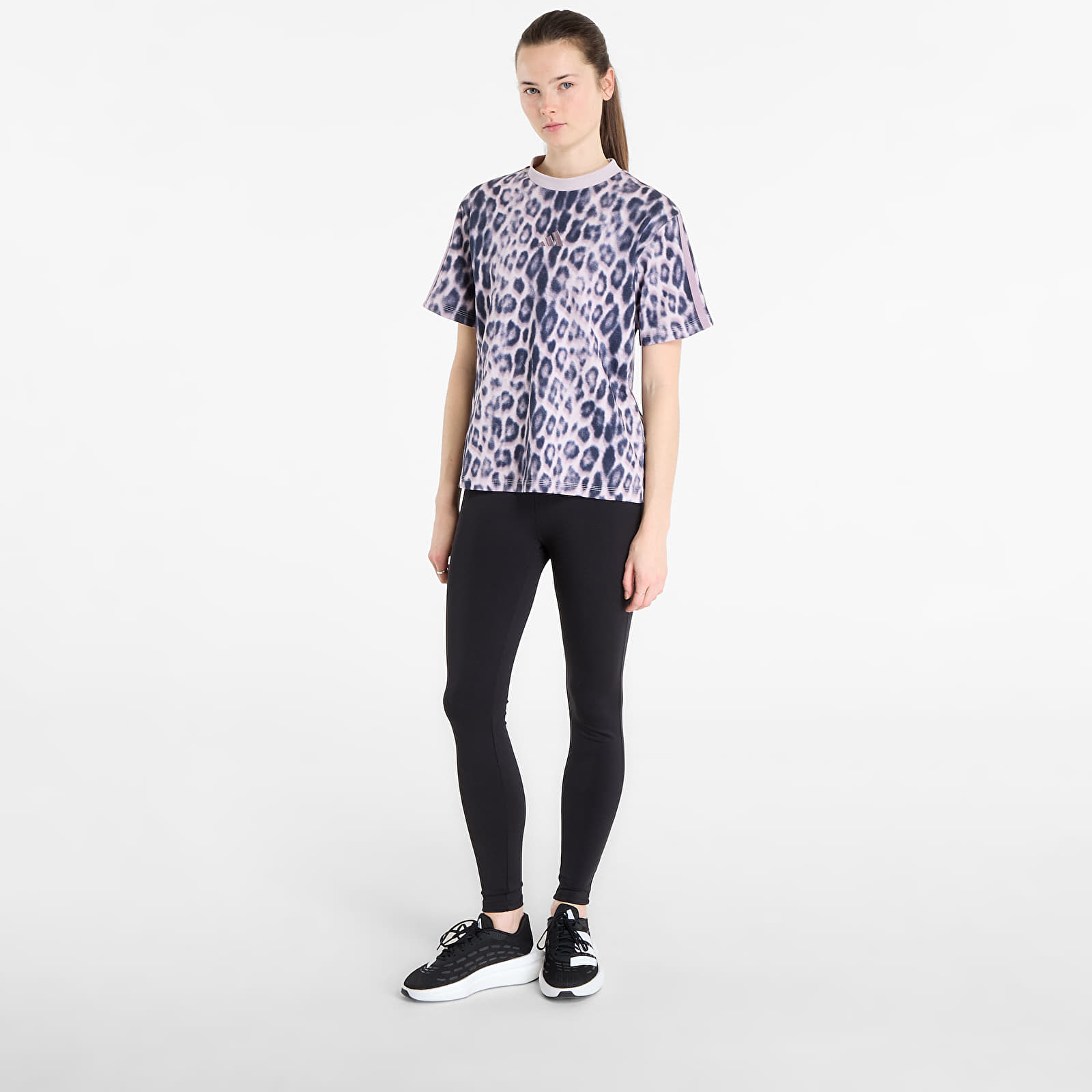 T-skjorter for kvinner adidas Seasonal Essentials Leopard Print T-Shirt With 3-Stripes Multicolor/ Crystal Linen