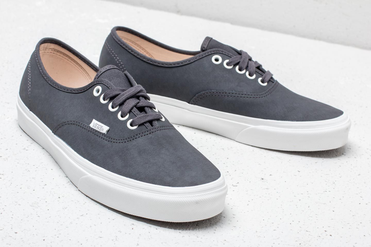 Vansbuck white cheap