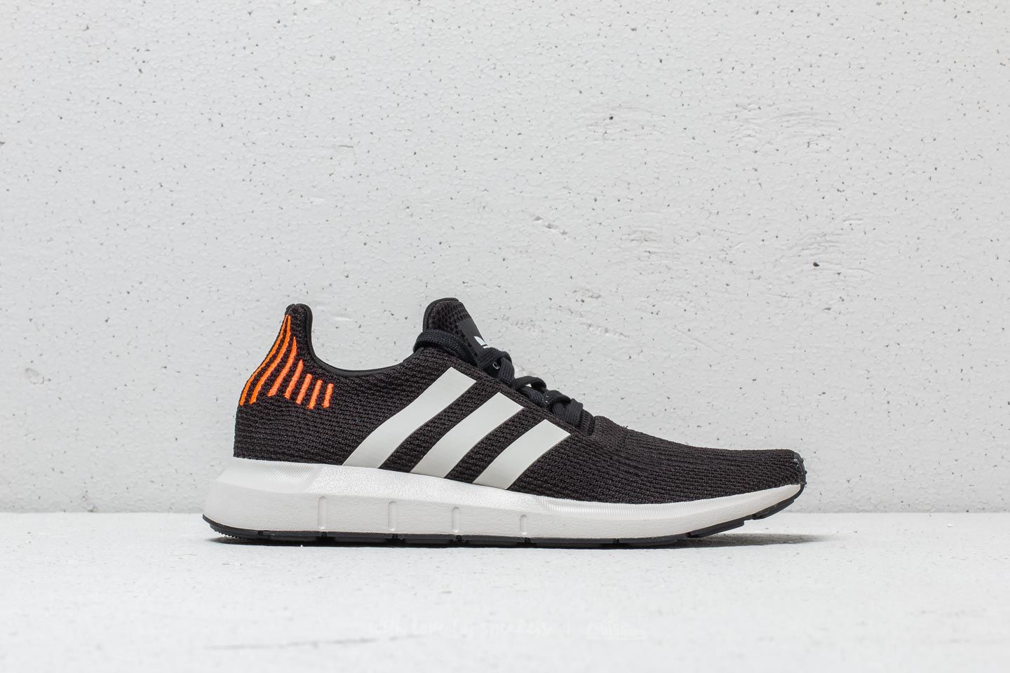Herren Sneaker und Schuhe adidas Swift Run Core Black/ Ftw White/ Grey One