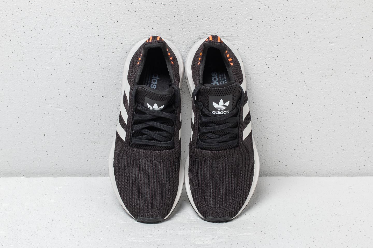 Swift run hotsell white and black