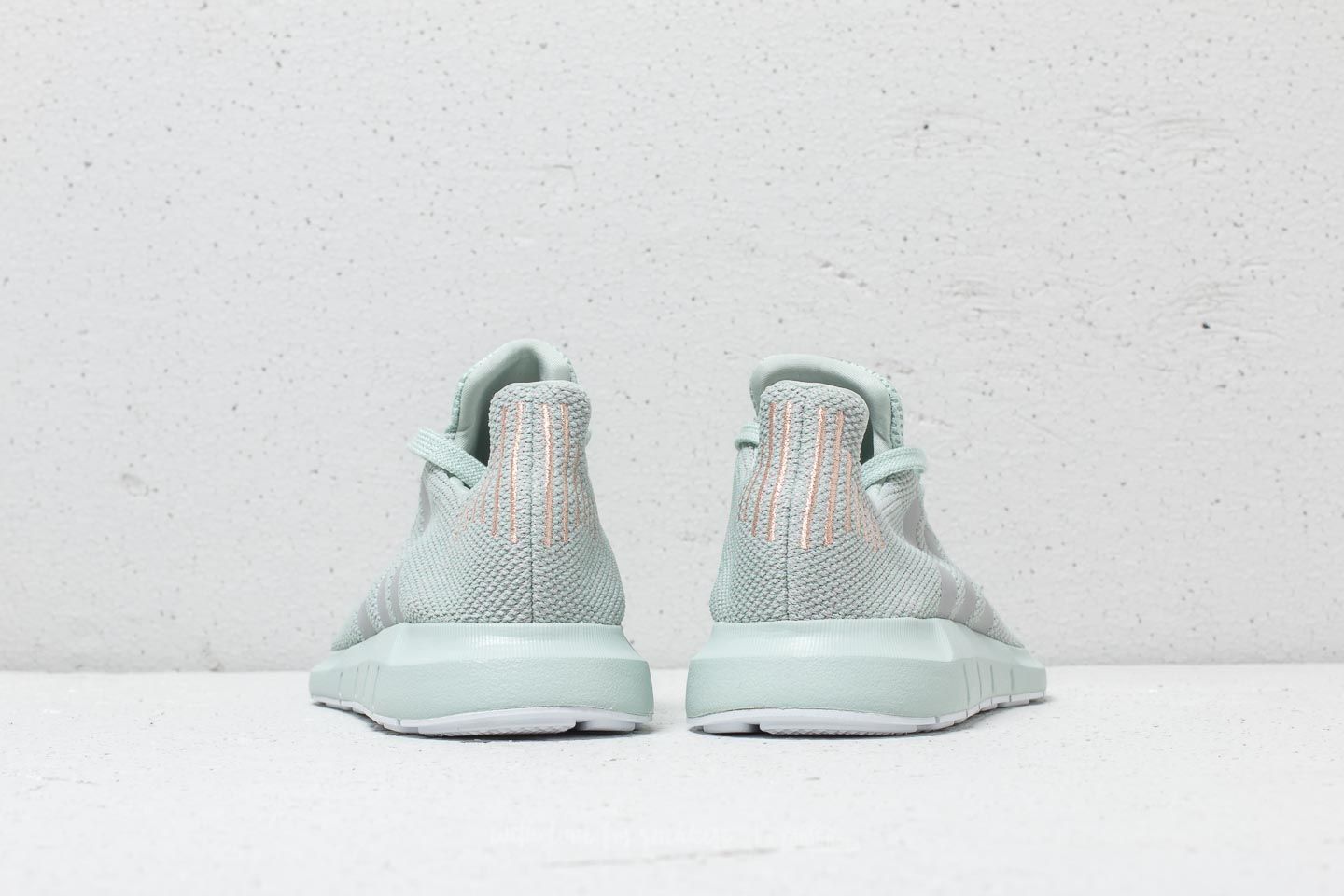 Adidas swift run vapour green store