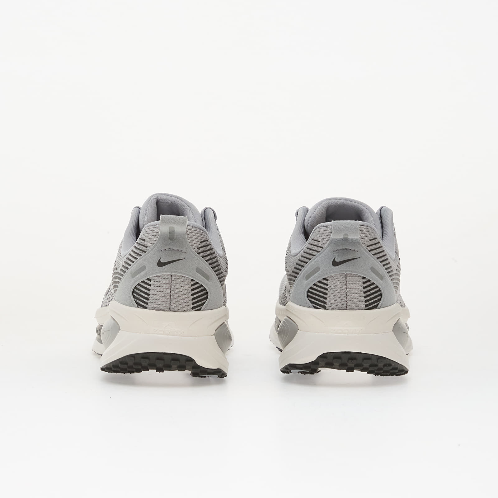 Skor för män Nike Vomero 18 Wolf Grey/ Anthracite-Pure Platinum
