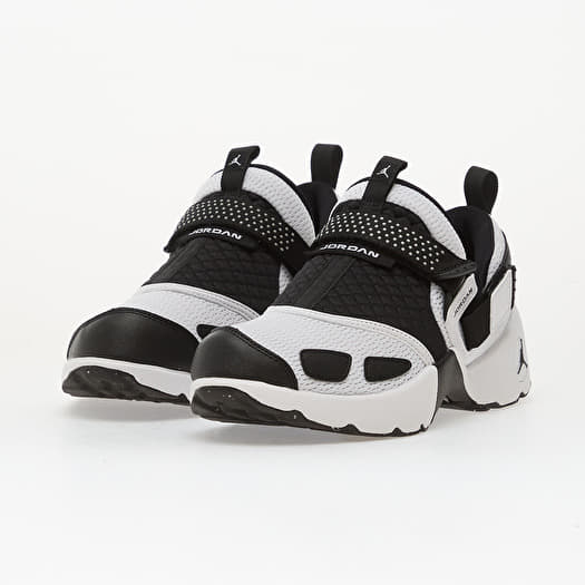 jordan trunner black and white