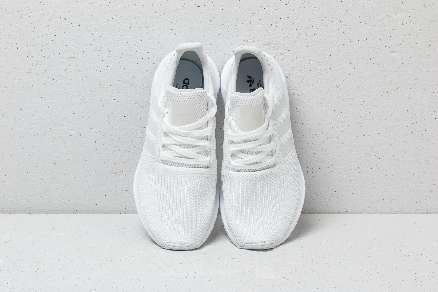 Adidas swift run shop crystal white damen