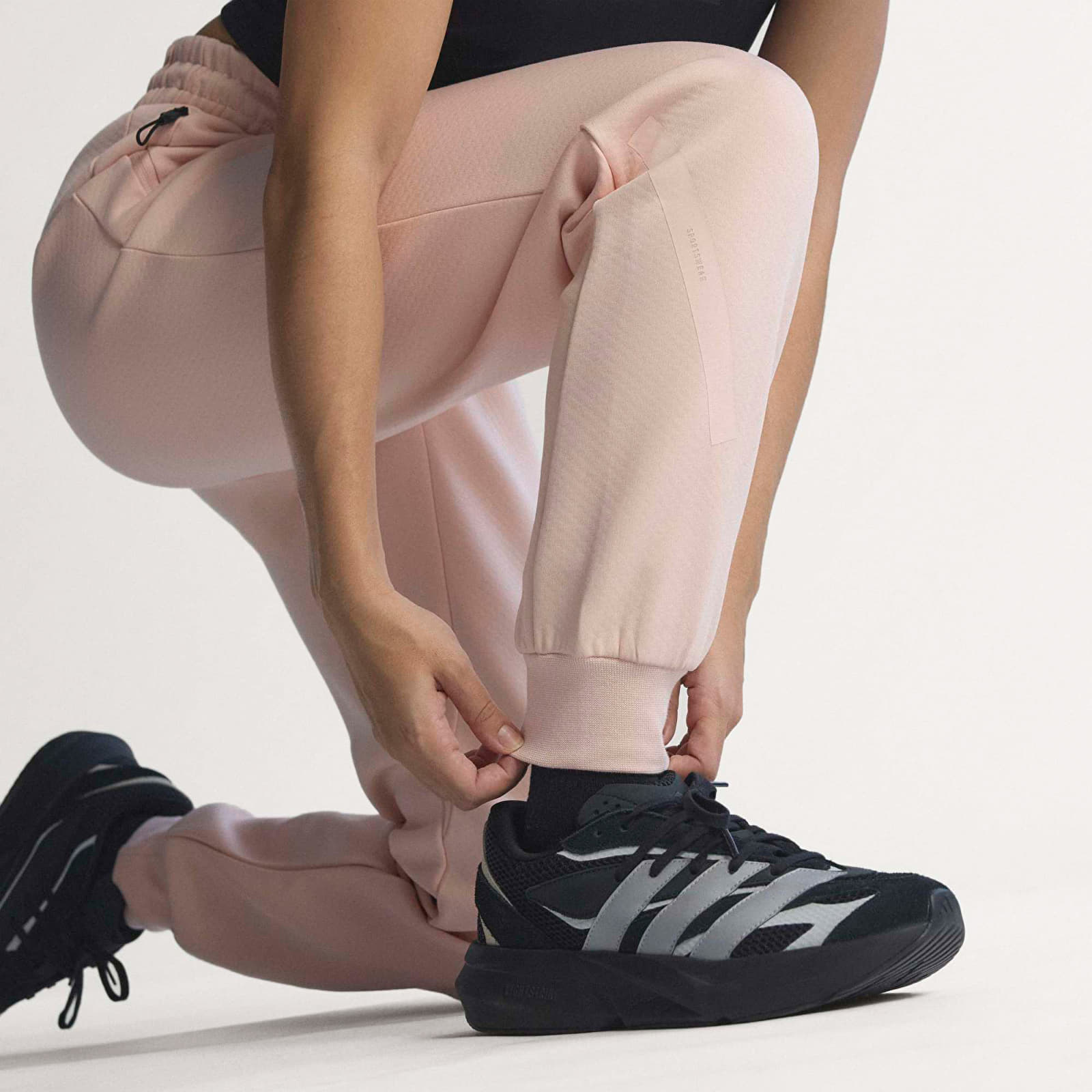 Dámské kalhoty adidas Z.N.E. Tracksuit Bottoms Blush Pink