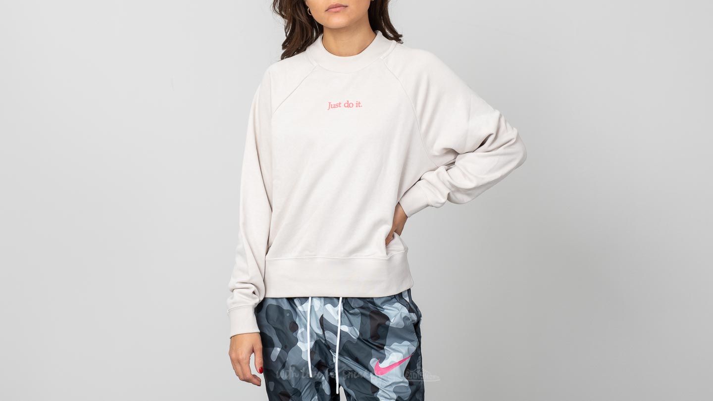 Nike women's sportswear 2025 newsprint crew pullover