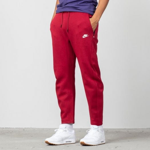 Nike fleece 2024 pants red