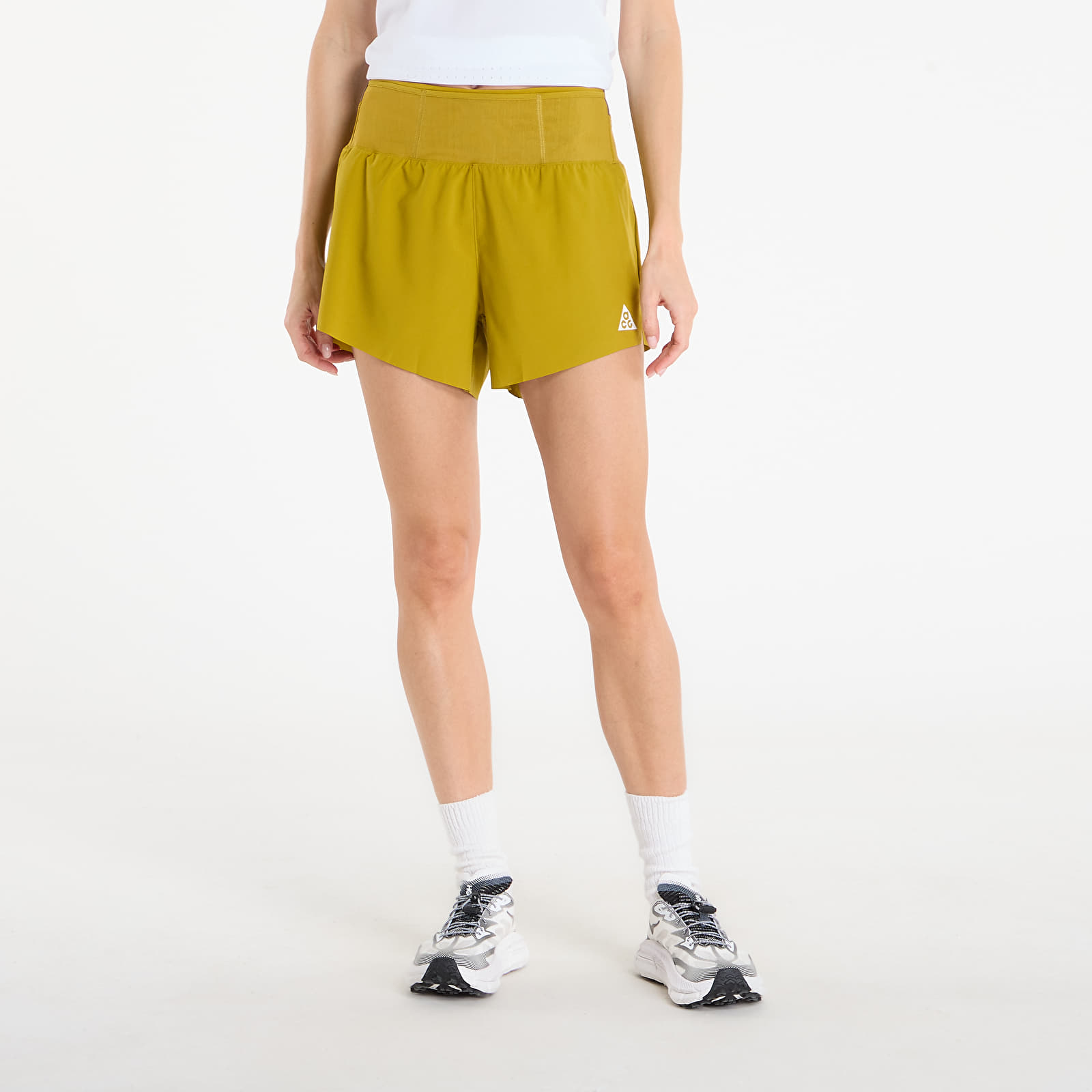 Kurzhosen Nike ACG Women's Dri-FIT Mid-Rise Brief-Lined Trail Running Shorts Peat Moss/ Ironstone/ Summit White