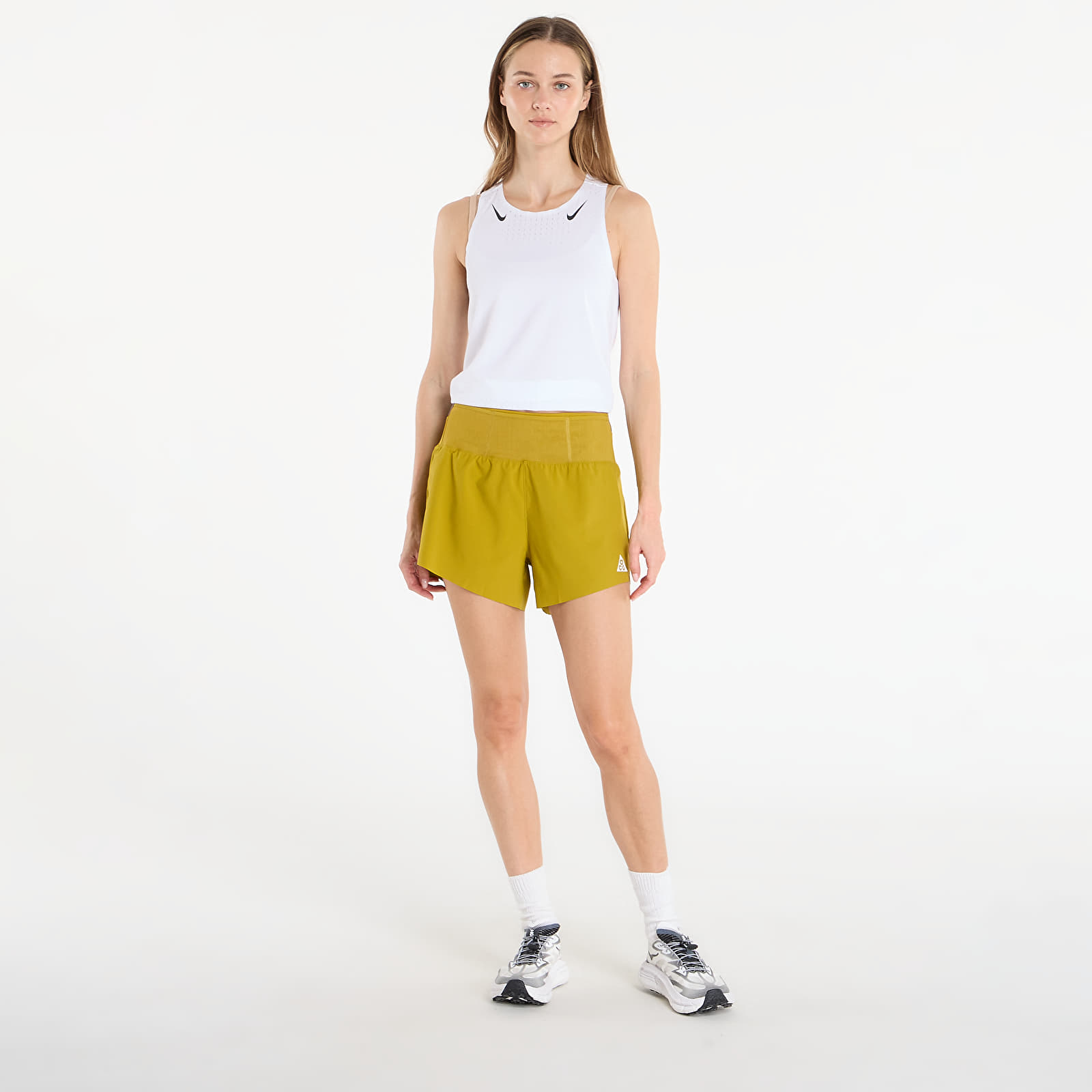 Kurzhosen Nike ACG Women's Dri-FIT Mid-Rise Brief-Lined Trail Running Shorts Peat Moss/ Ironstone/ Summit White
