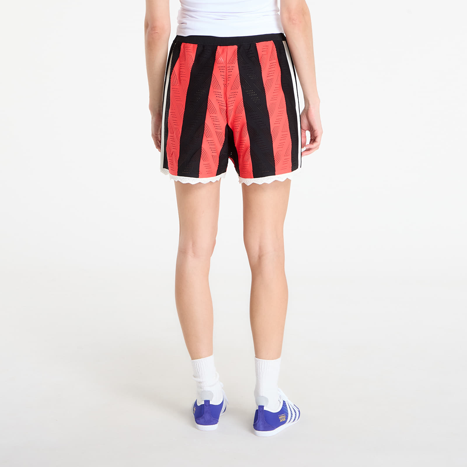 Naisten shortsit adidas Firebird Loose Shorts Black/ Semi Lucid Red