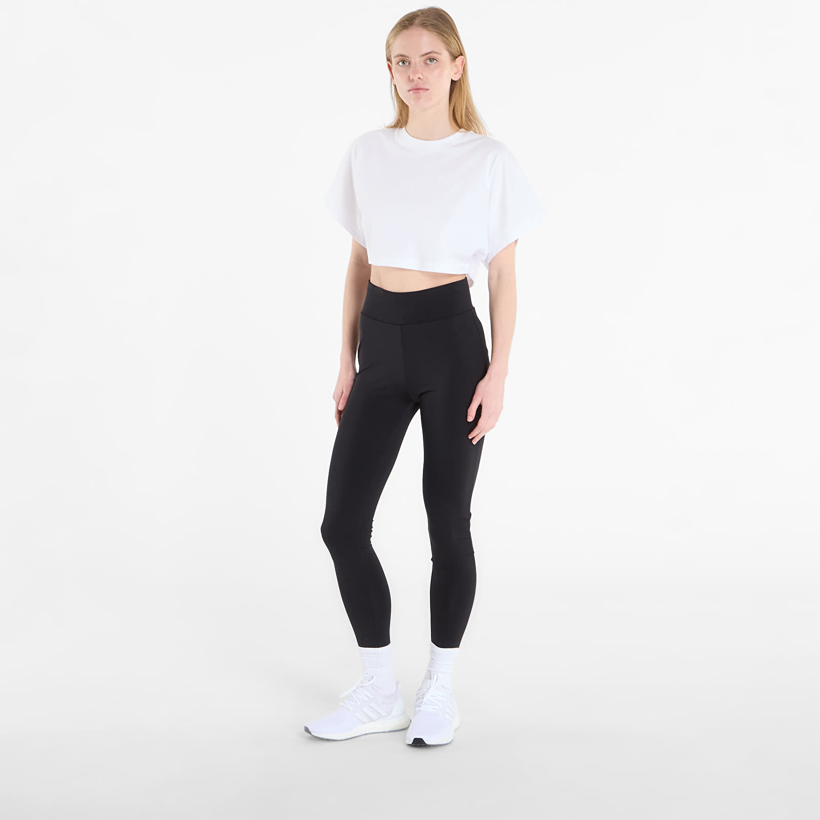 T-skjorter for kvinner Under Armour Cropped Script SS Tee White