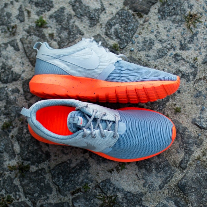 Scarpe uomo Nike Rosherun NM BR Light Ash Grey/Total Orange