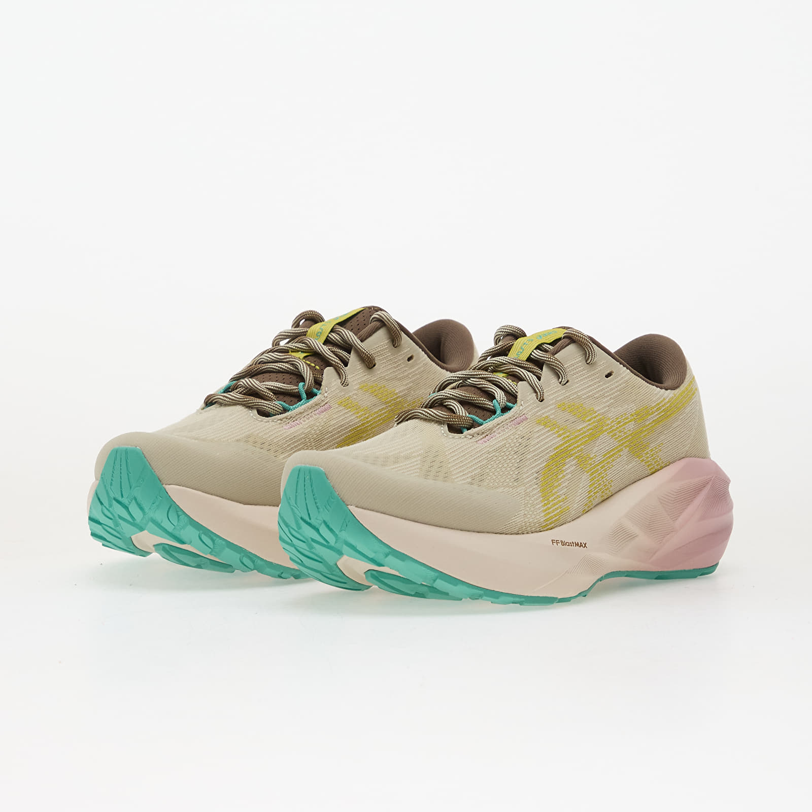 Naisten kengät Asics Novablast 5 Tr Light Dust/ Cacti