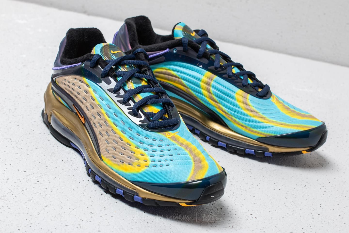 Air max deluxe laser orange 2025