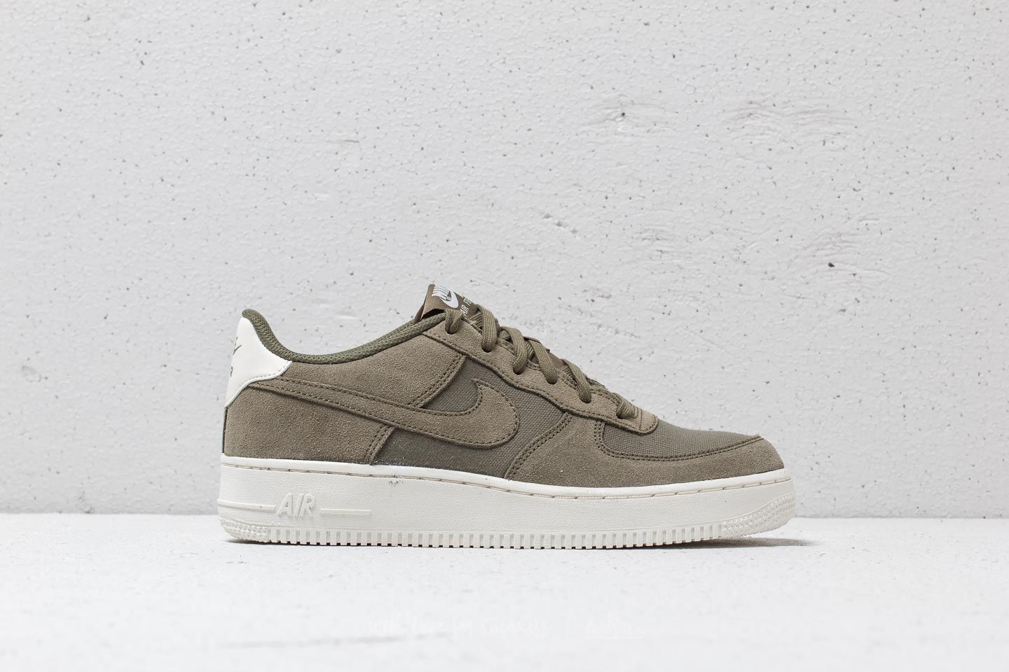 Nike air force 1 clearance suede dames