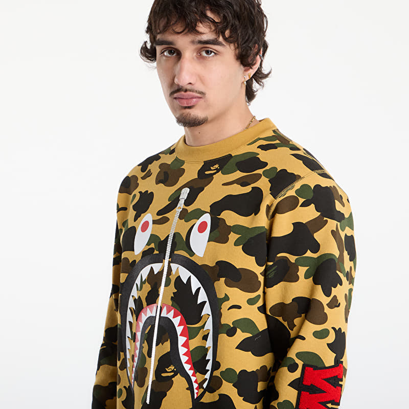 A BATHING APE 1St Camo Shark Crewneck Sweatshirt UNISEX Yellow