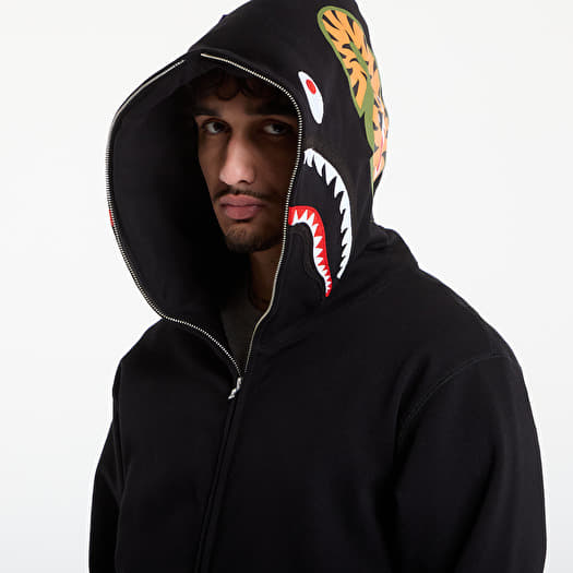 ジャケット・アウター A BATHING APE SHARK FULL ZIP HOODIE The iconic SHARK FULL ZIP HOODIE returns! Originally launched in