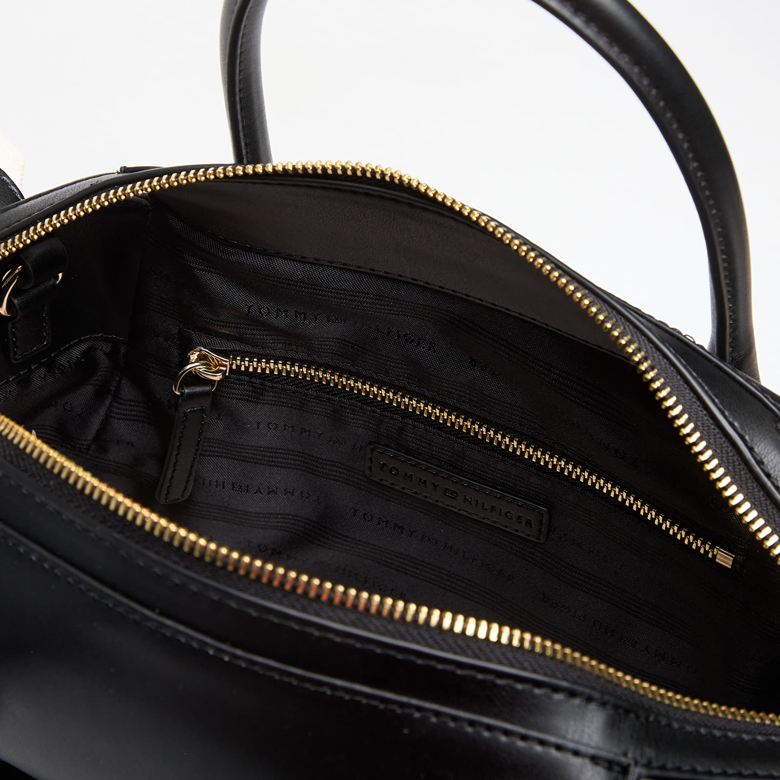 Håndvesker for kvinner Tommy Hilfiger Essential Satchel Black