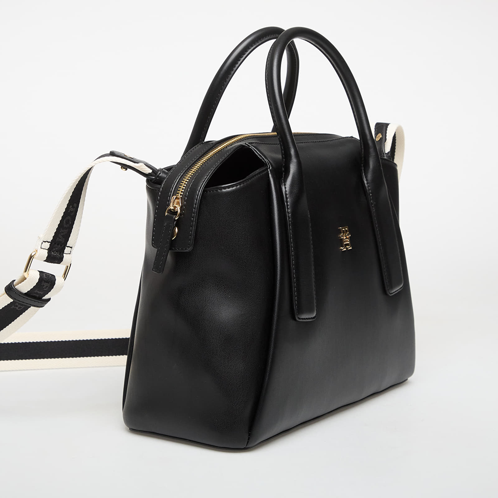 Håndvesker for kvinner Tommy Hilfiger Essential Satchel Black