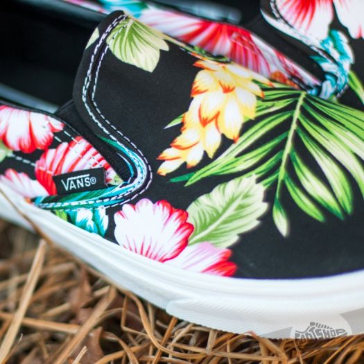Women s shoes Vans Classic Slip On Hawaiian Flower Black Footshop