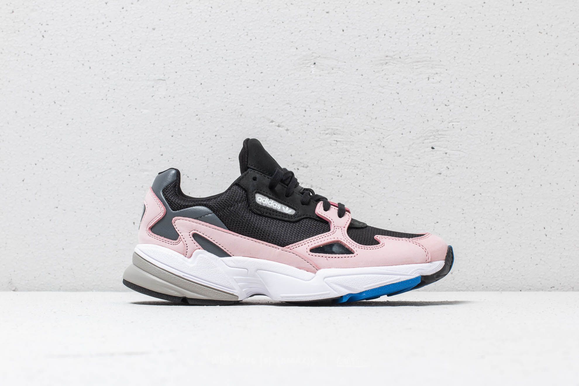 Adidas falcon w core black & light pink sales