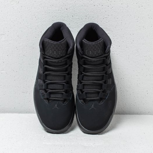 jordan max aura on feet