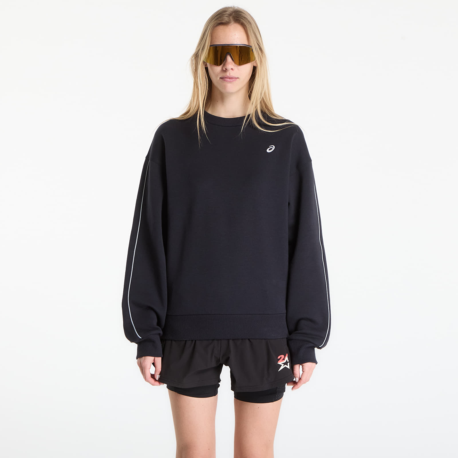 Hoodies and sweatshirts  Asics Track Club Heritage Crew UNISEX ?