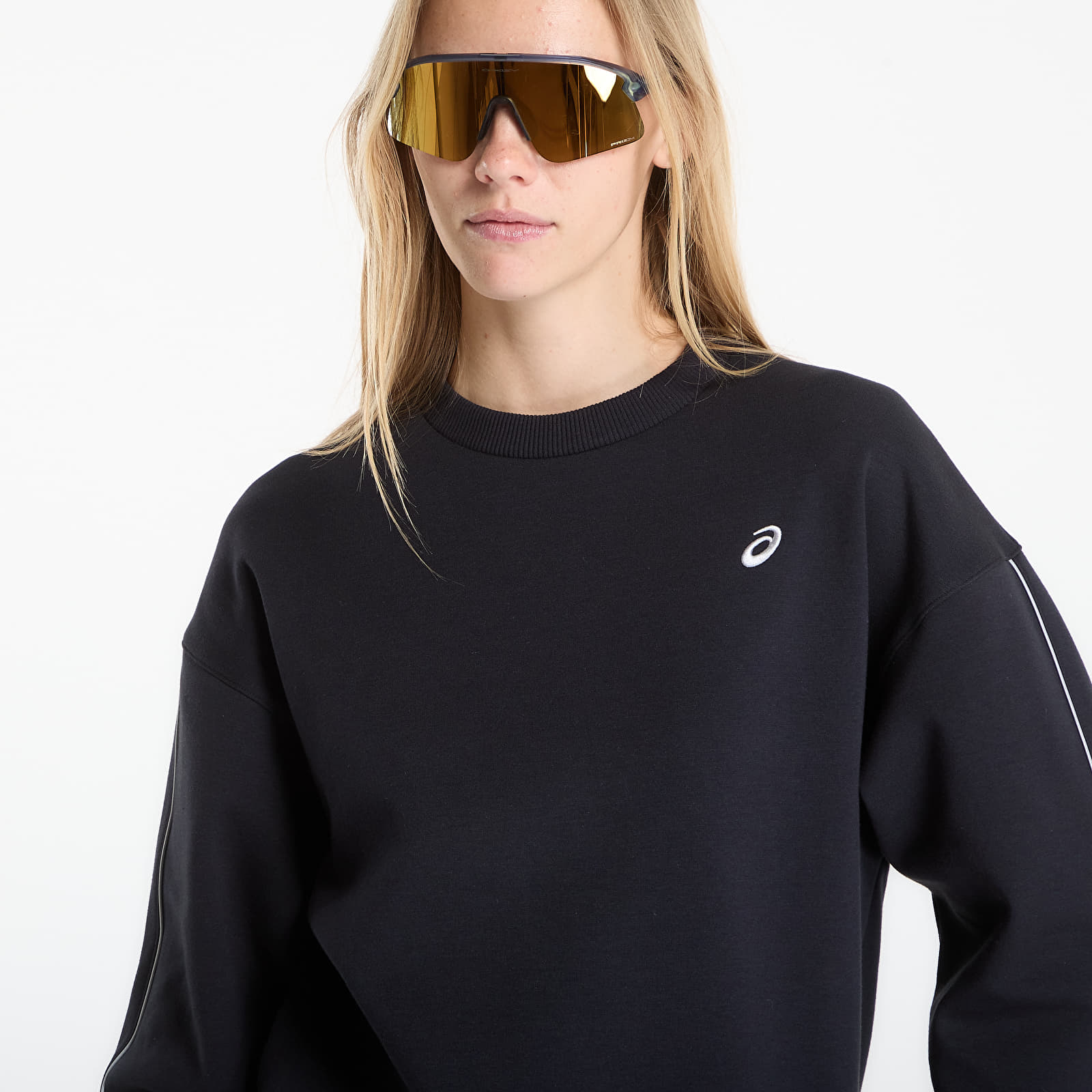 Hoodies and sweatshirts  Asics Track Club Heritage Crew UNISEX ?