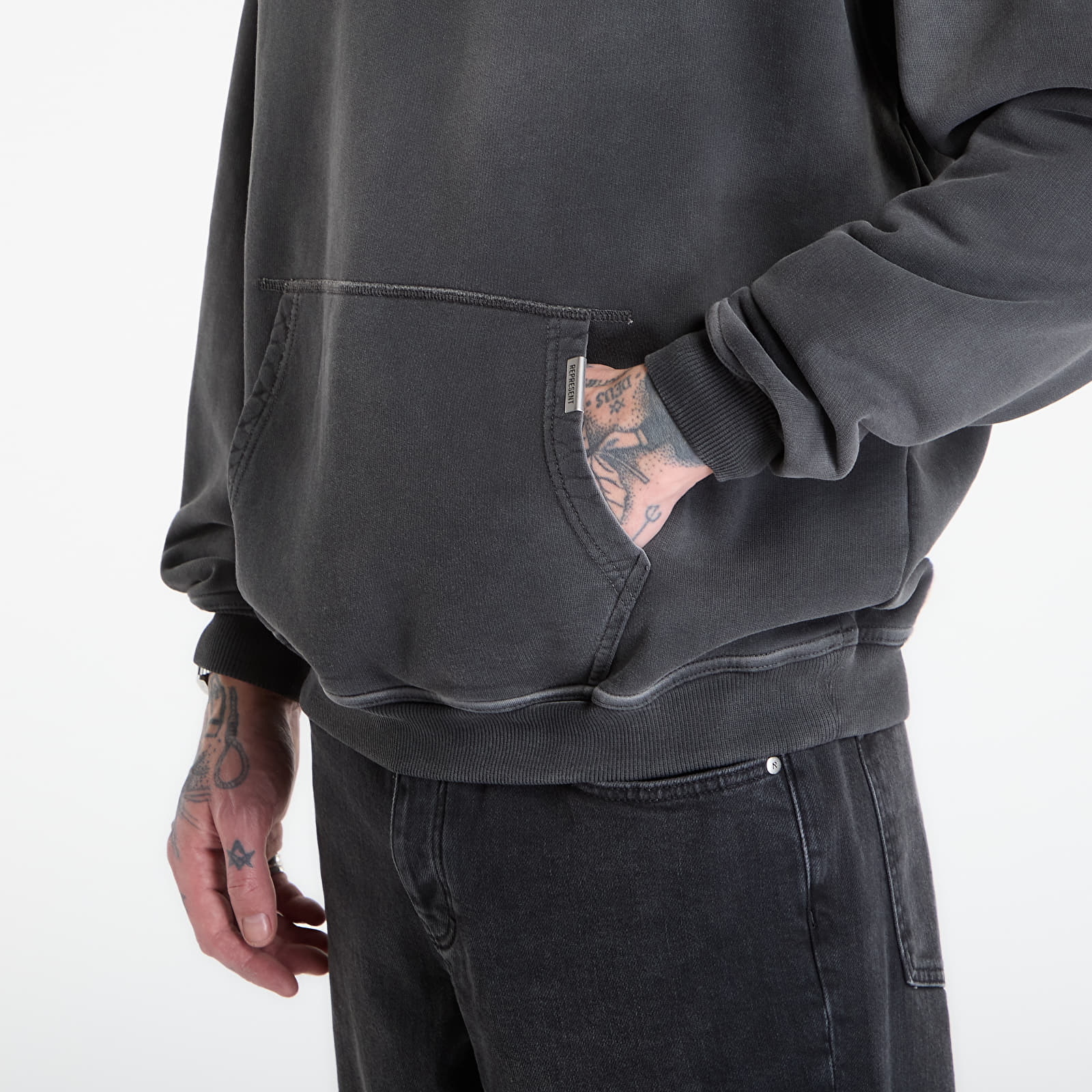 Pánské mikiny REPRESENT 24 Hour Service Hoodie UNISEX Stained Black