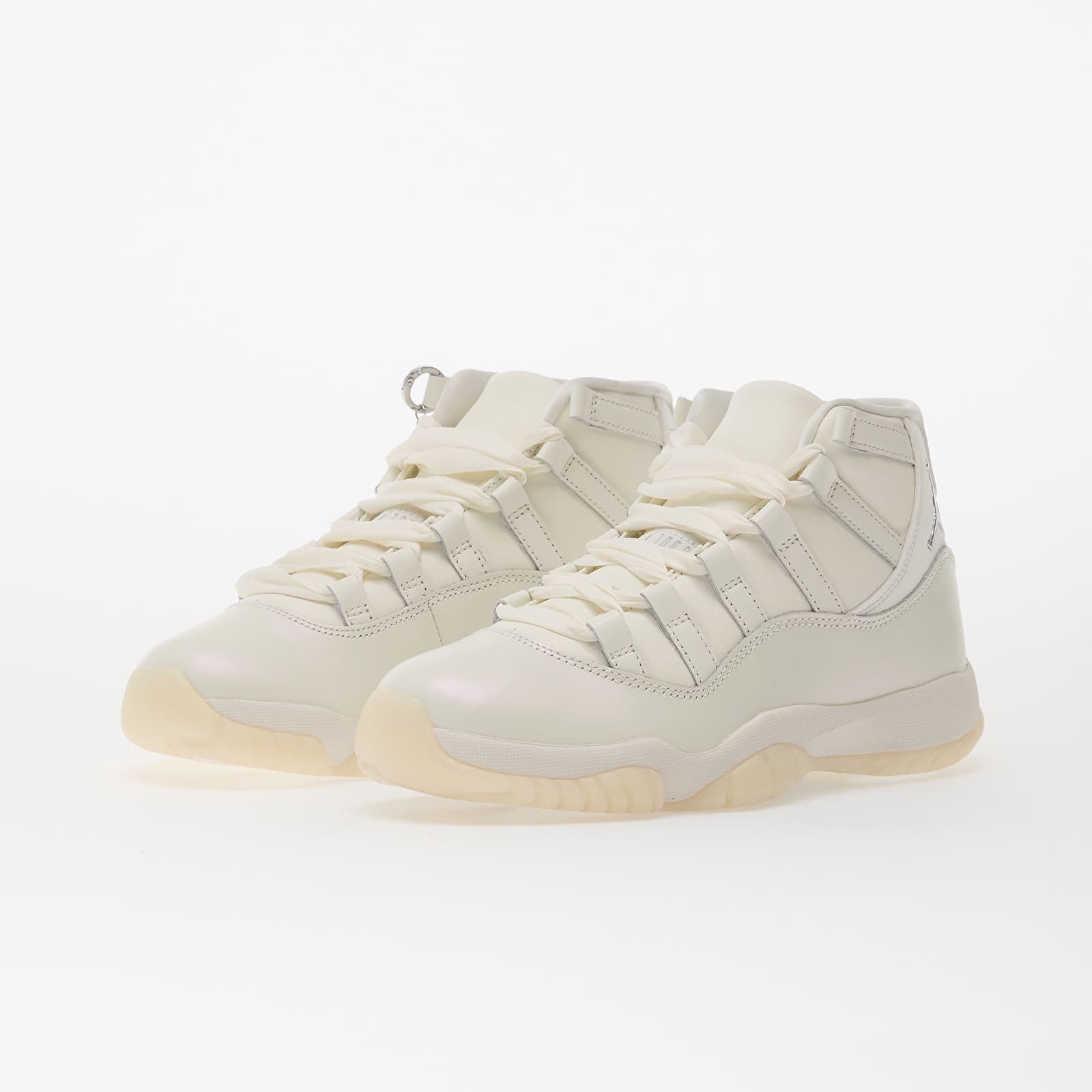 Dámske topánky a tenisky Air Jordan 11 Retro "Pearl" Sail/ Pearl Grey-White-Metallic Silver