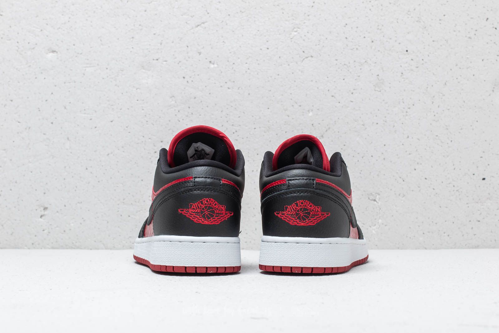 Kids' sneakers and shoes Air Jordan 1 Low (GS) Gym Red/ Black-White
