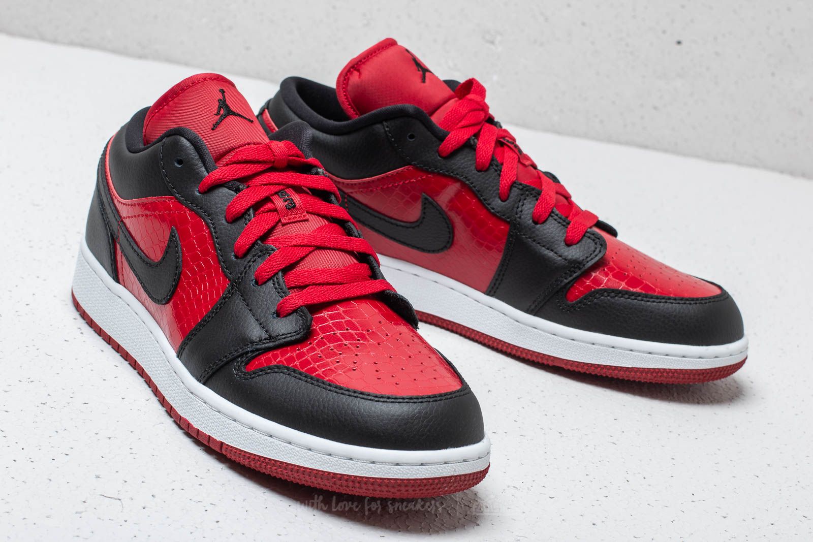 Kids' sneakers and shoes Air Jordan 1 Low (GS) Gym Red/ Black-White