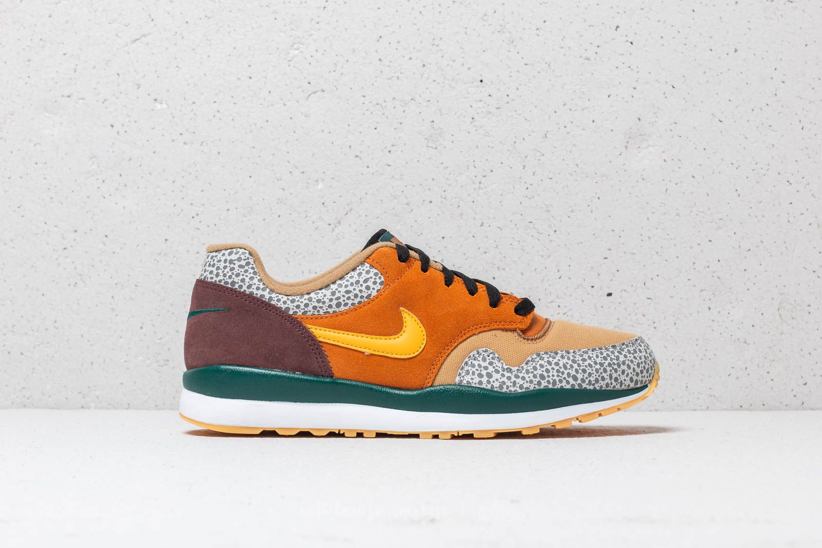 Men s shoes Nike Air Safari SE Monarch Yellow Ochre Flax Footshop
