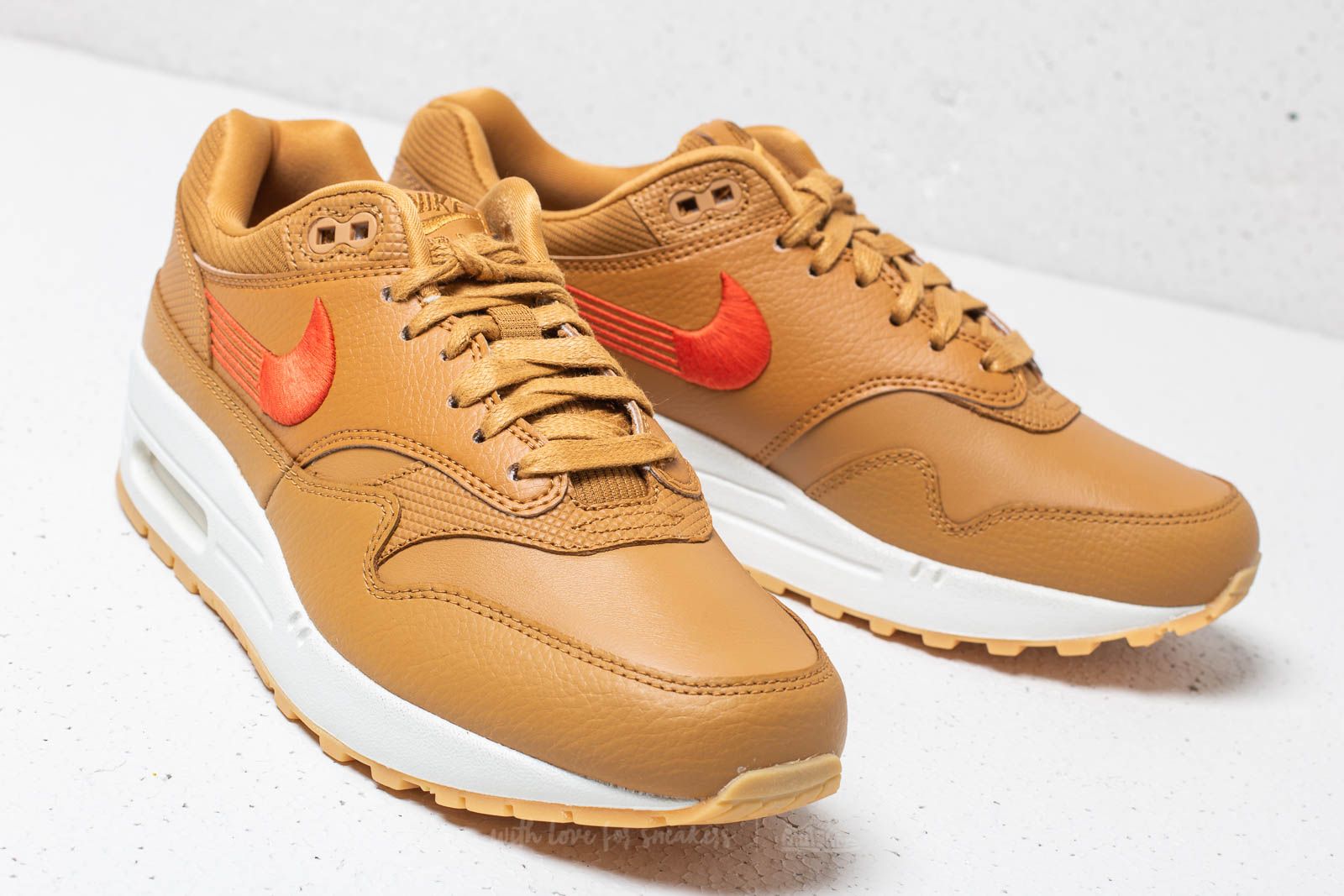 nike air max 1 premium wheat