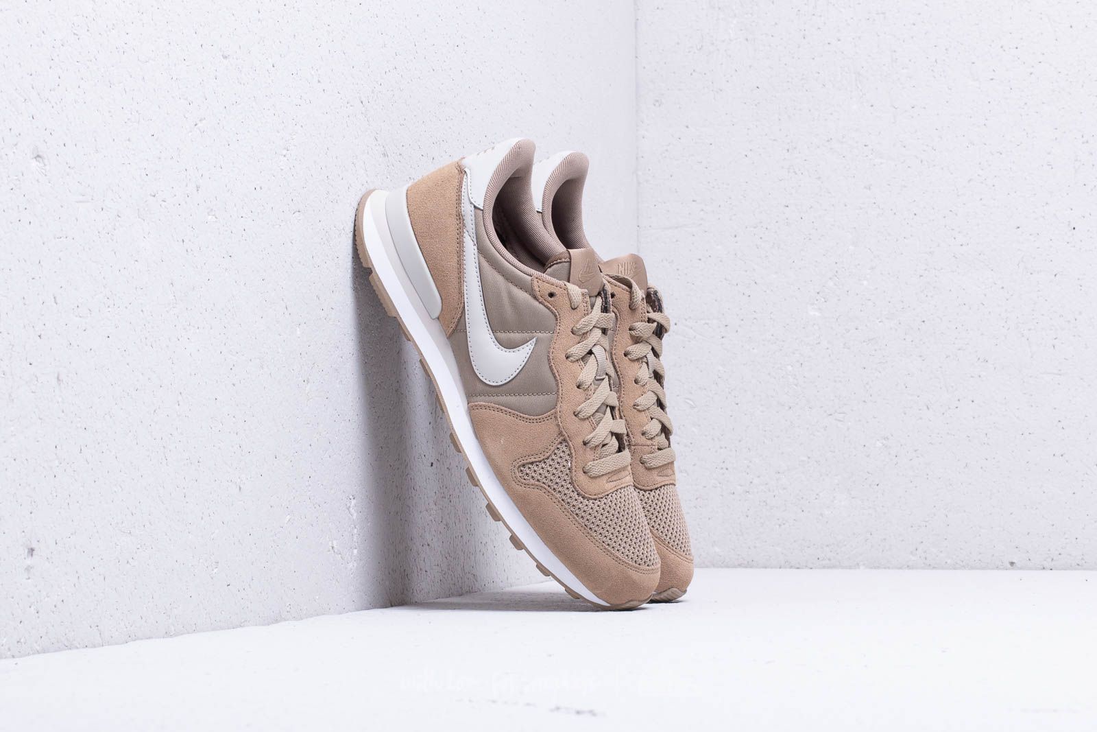 Men s shoes Nike Internationalist SE Khaki Light Bone White