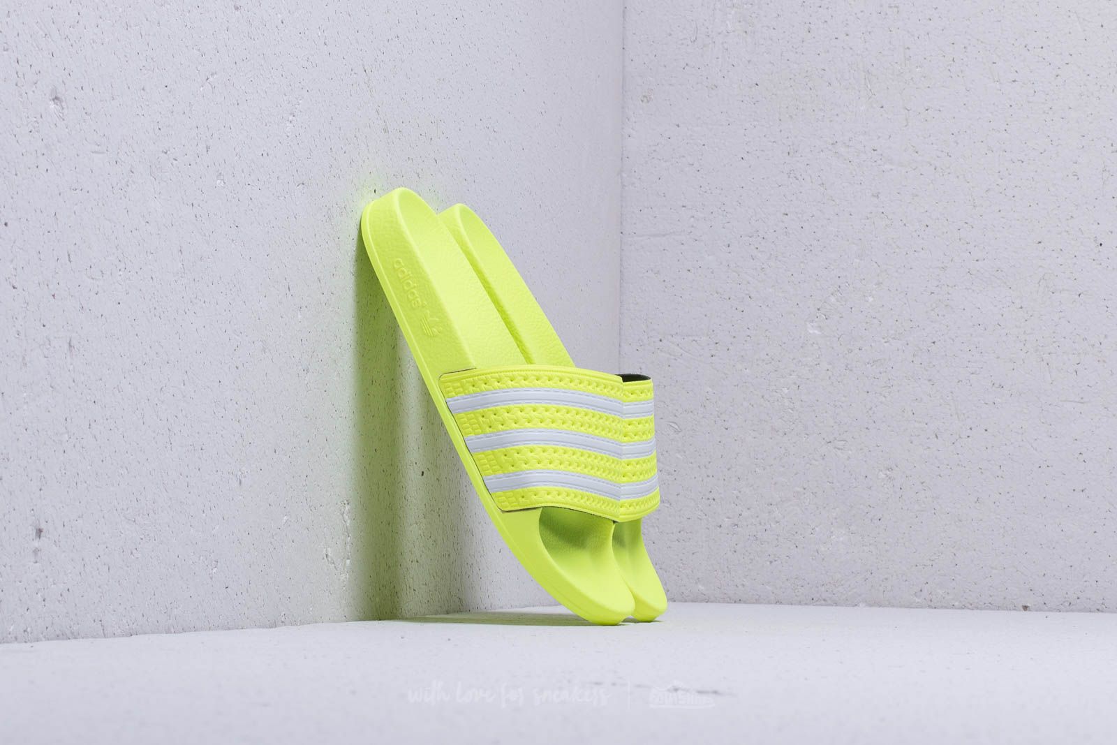 Adidas adilette semi 2025 frozen yellow