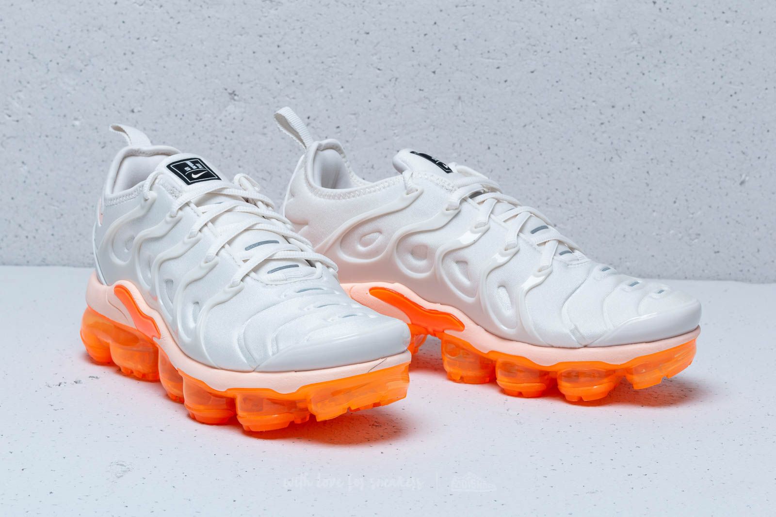 Women s shoes Nike Air Vapormax Plus Creamsicle Wmns Phantom Crimson Tint Footshop