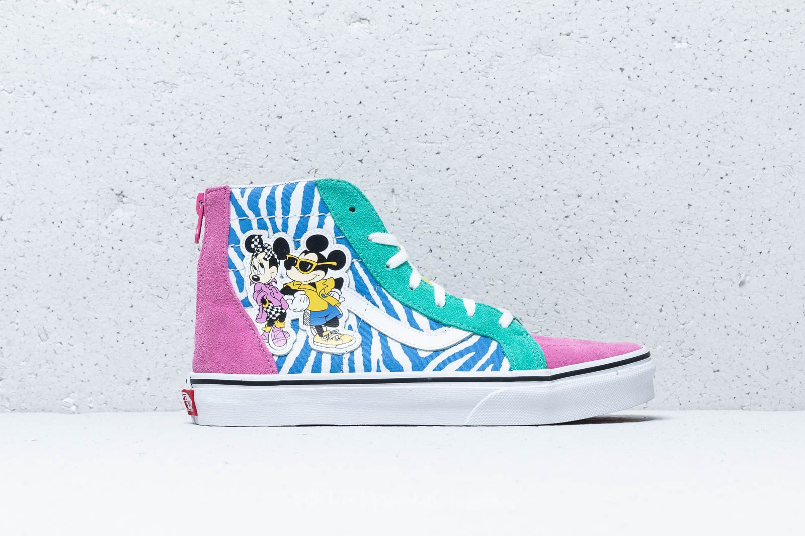 Mickey true white store vans