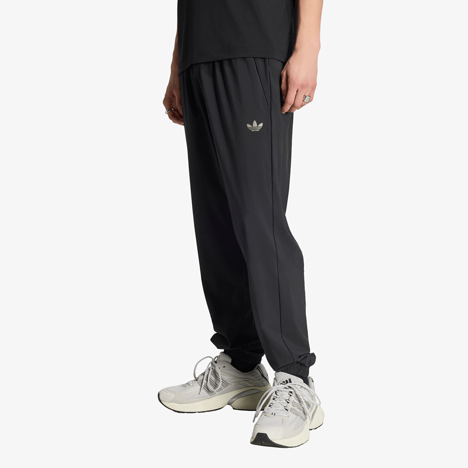 Панталони adidas Tech Trefoil Essentials Track Pant Black M