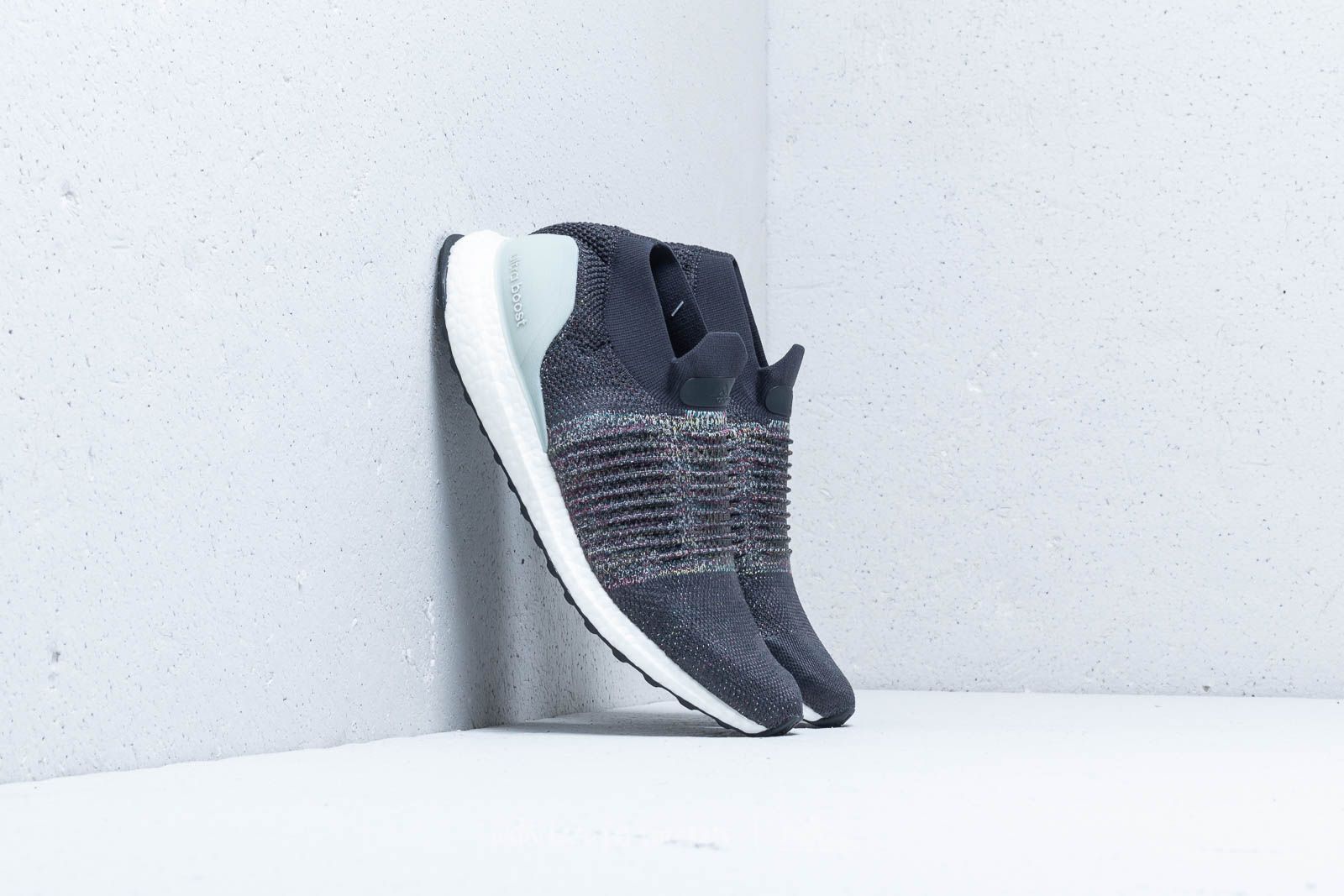 Ultraboost laceless shop carbon