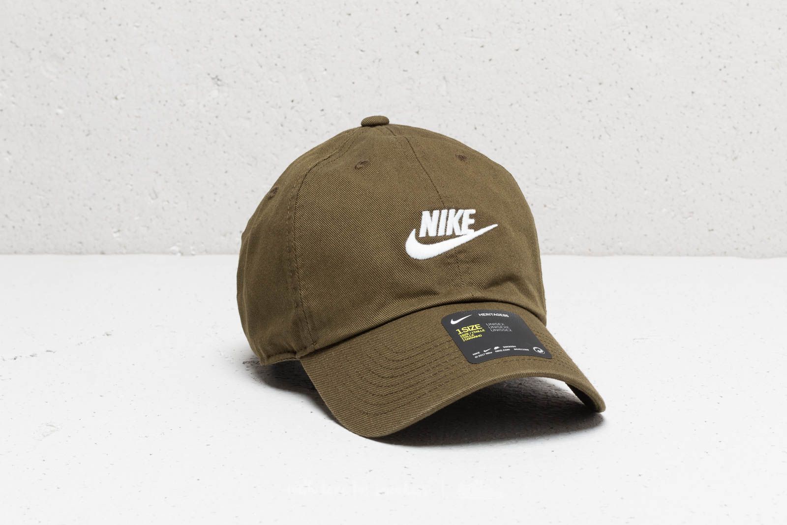 Cappelli Nike Sportswear Heritage 86 Washed Futura Cap Olive Canvas/ White