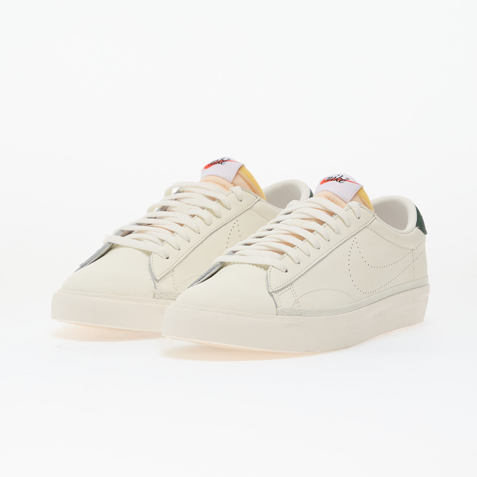 Herren Sneaker und Schuhe Nike Tennis Classic Ac Sail/ Sail-Fir-Team Orange