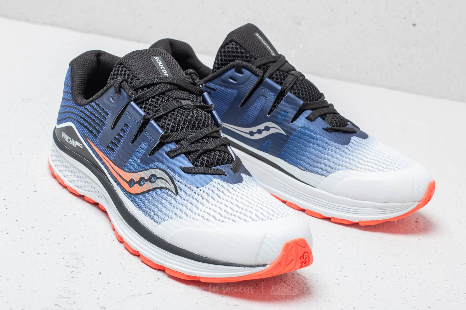 Buty damskie Saucony Ride ISO White/ Blue/ Visible Red