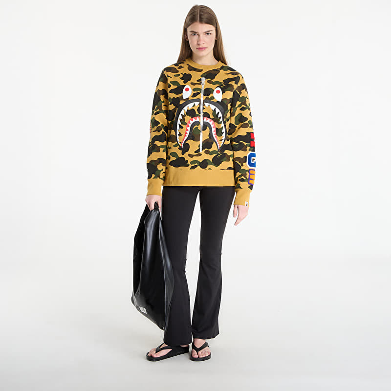 BBAPE 1ST CAMO SHARK BE@RBRICK 超合金YELLOW A BATHING APE 1St Camo Shark Crewneck Sweatshirt UNISEX Yellow