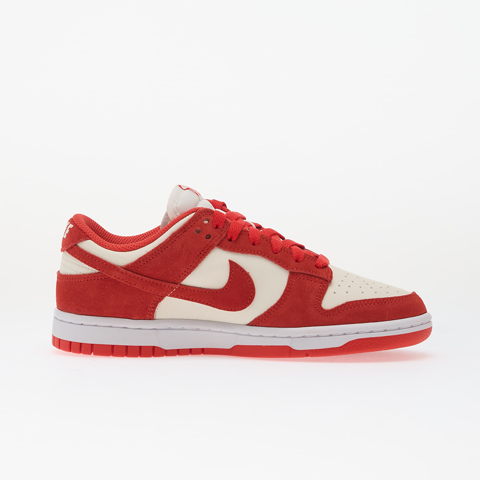 Ženski čevlji Nike Dunk Low Sail/ Lt Crimson-White-Metallic Silver