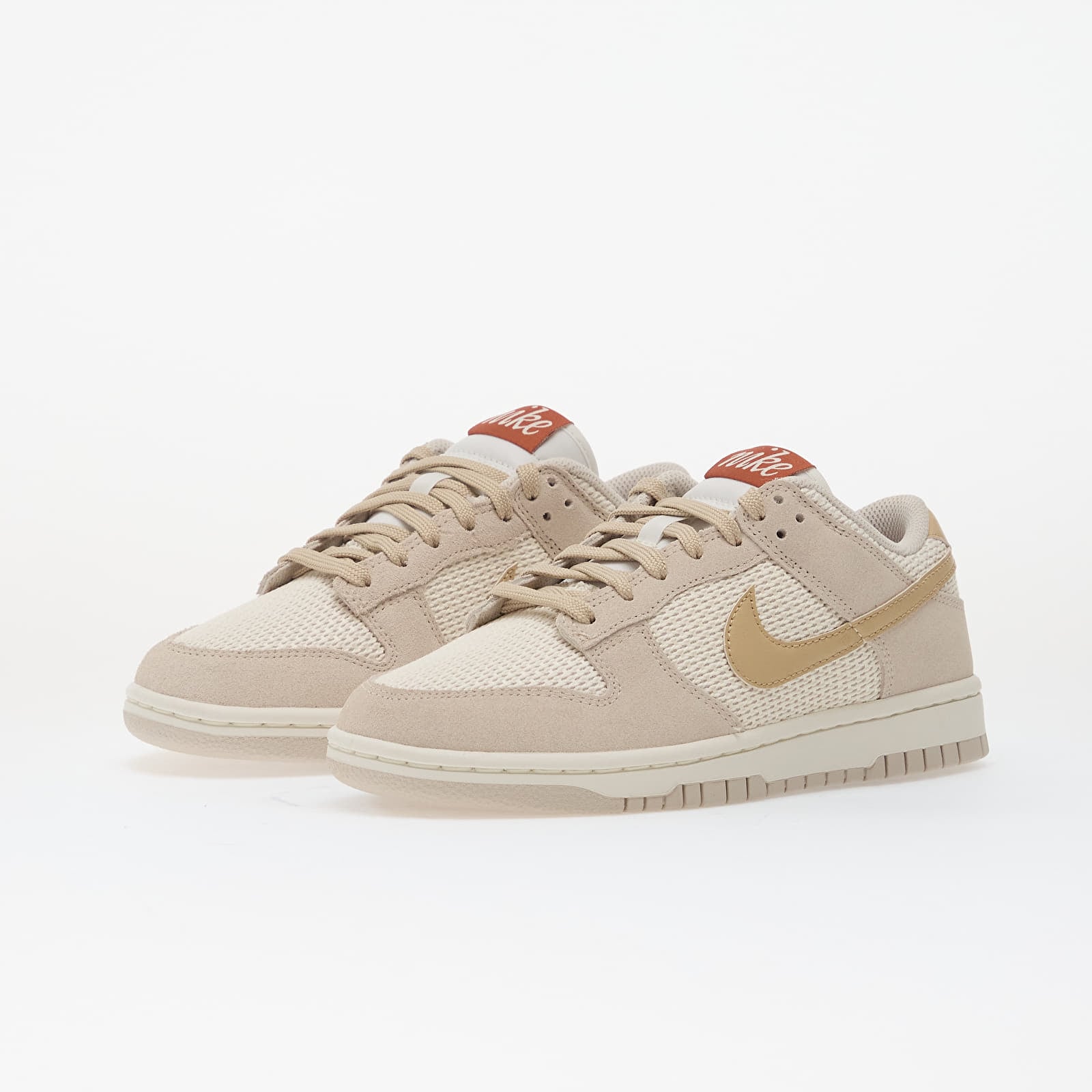 Дамски кецове и обувки Nike Dunk Low Se Sail/ Linen-Lt Orewood Brn-Sail